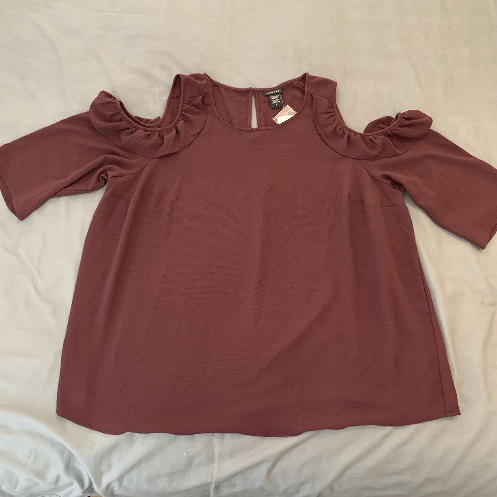 NWT Torrid Burgundy Open Shoulder‎ Ruffle Sleeve Flowy Top Size 2 Summer New